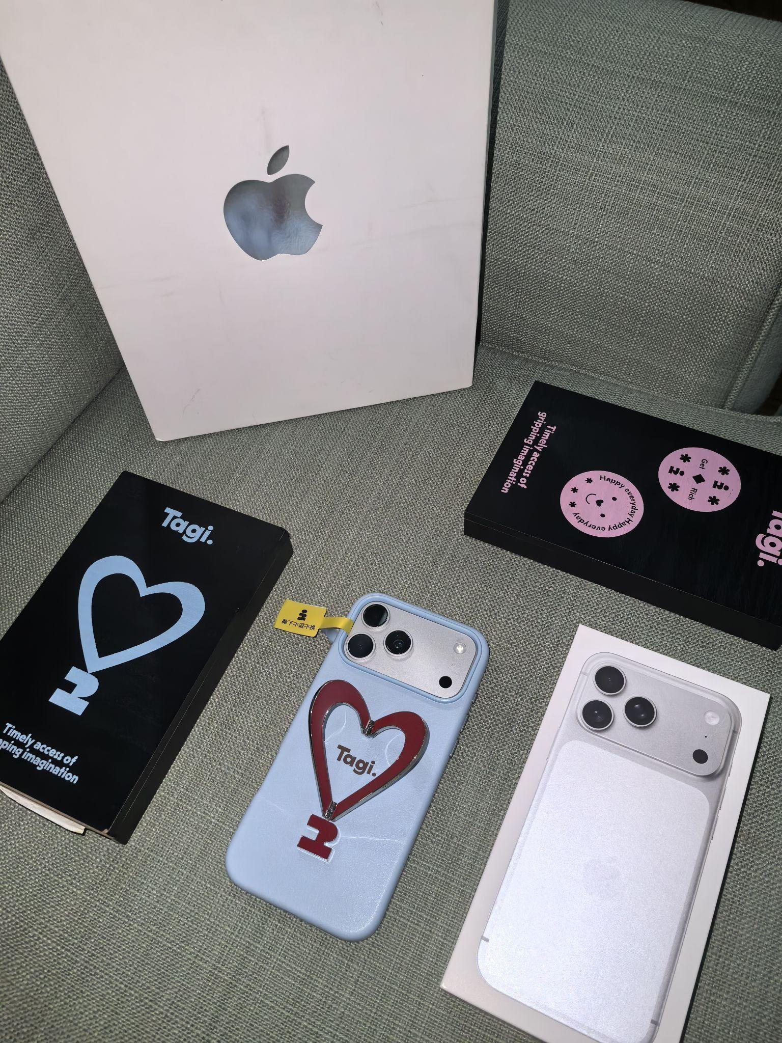 真不明白有什么好炫耀的,被男朋友送iPhone17promax是一件很普通的事吧